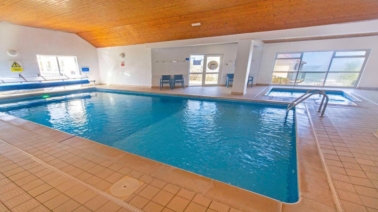 Clifton Court Apt 16 With Indoor Heated Pool & Sea Views Apartment Croyde Exterior photo